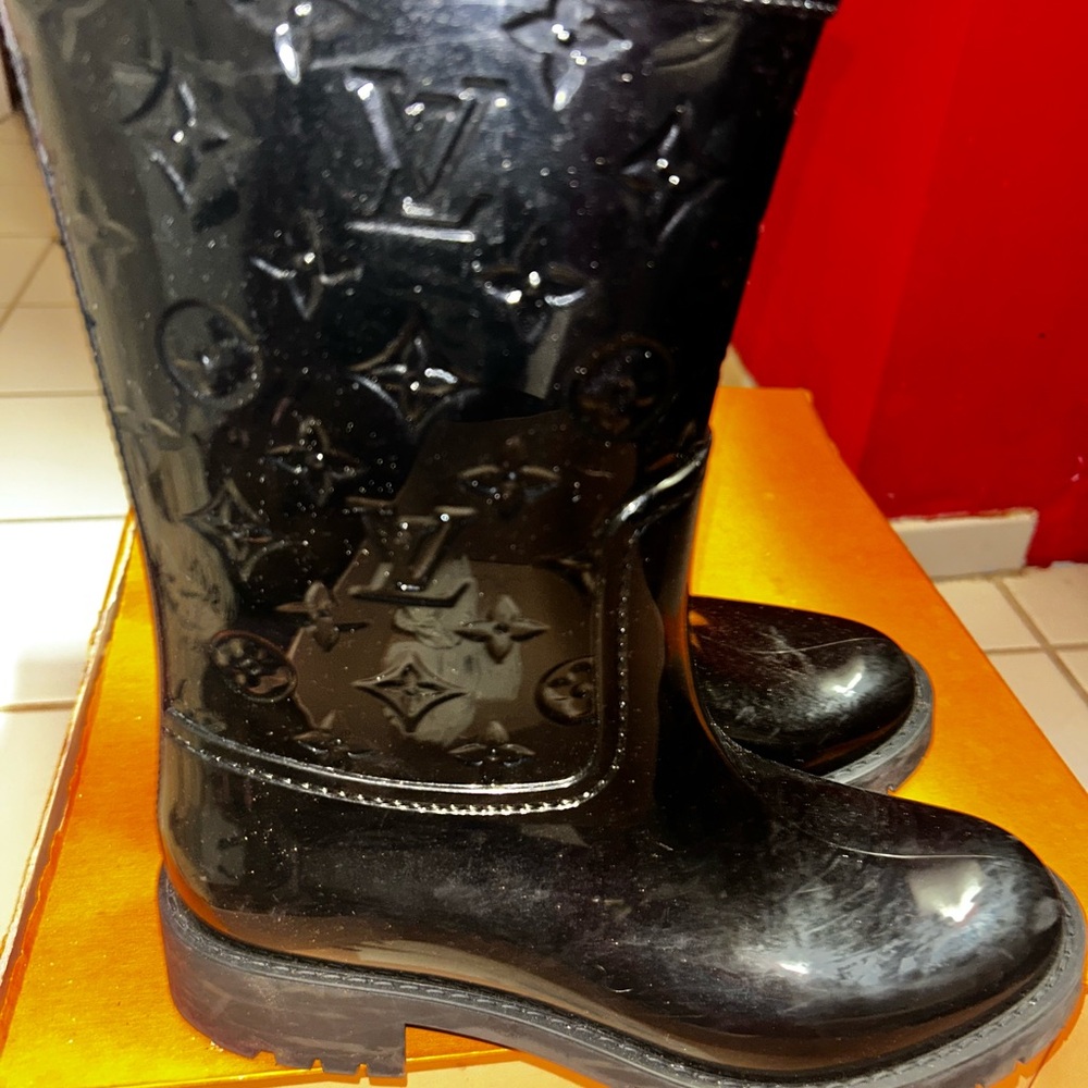 Louis Vuitton Monogram Rain Boots - Picture 4 of 15